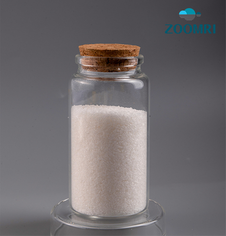 Анионный полиакриламид, используемый при очистке сточных вод.